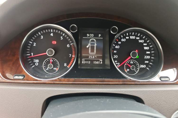 Used Volkswagen Magotan 2012 Travel Edition 2.0 TSI Comfort Version Odometer Close Up