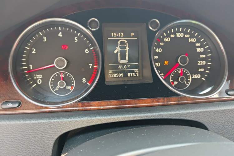 Used Volkswagen Magotan 2012 Travel Edition 2.0 TSI Comfort Version Odometer Close Up