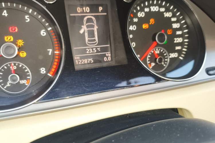 Used Volkswagen Magotan 2012 Revised Version 1.8TSI Leading Edition Odometer Close Up