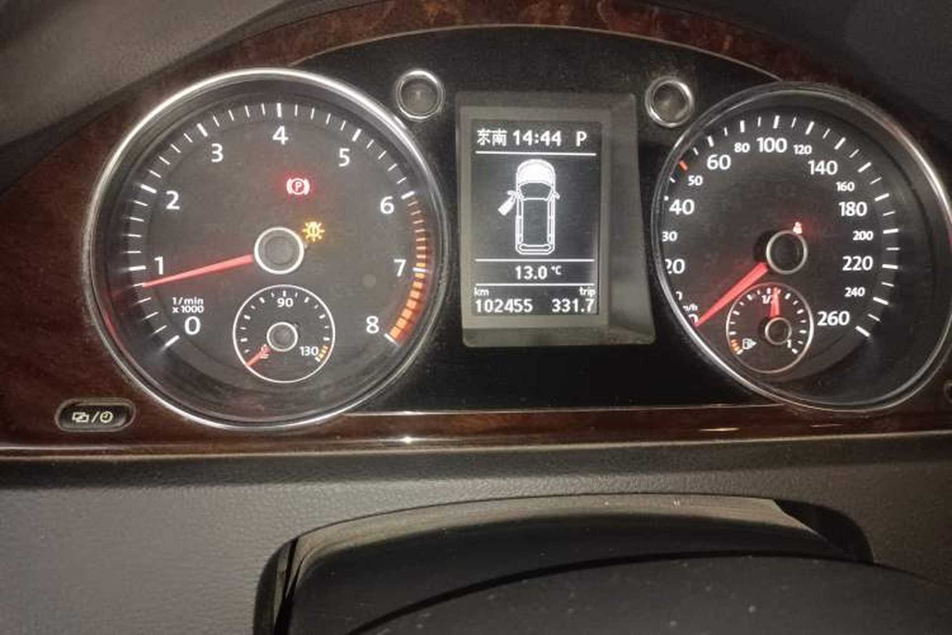 Used Volkswagen Magotan 2012 Travel Edition 2.0 TSI Comfort Version Odometer Close Up