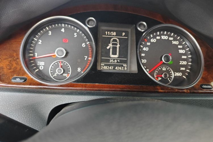 Used Volkswagen Magotan 2012 Travel Edition 2.0 TSI Luxury Version Odometer Close Up