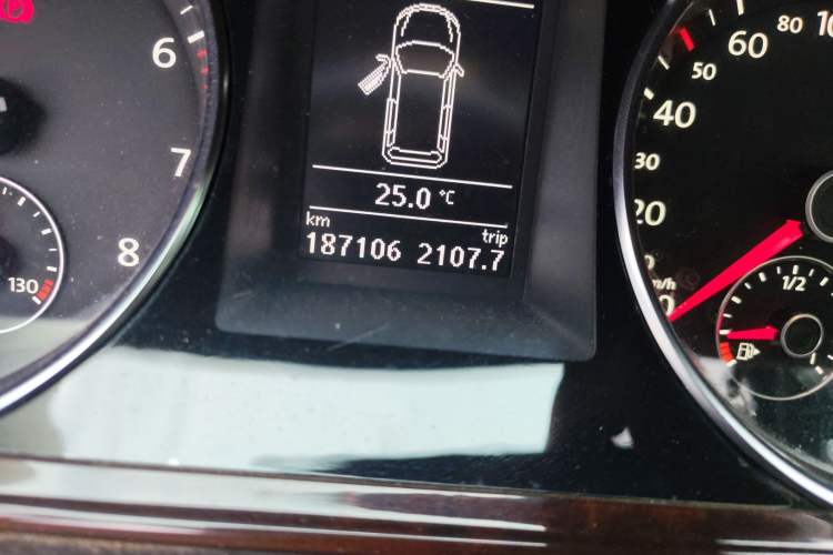 Used Volkswagen Magotan 2012 Travel Edition 2.0 TSI Luxury Version Odometer Close Up