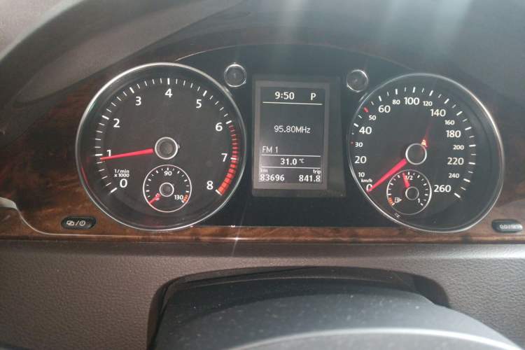 Used Volkswagen Magotan 2012 Travel Edition 2.0 TSI Comfort Version Odometer Close Up