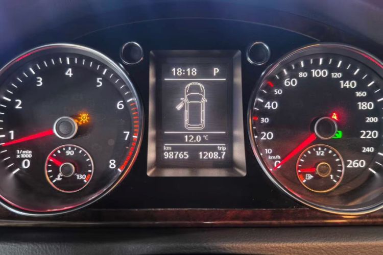 Used Volkswagen Magotan 2012 Travel Edition 2.0 TSI Comfort Version Odometer Close Up