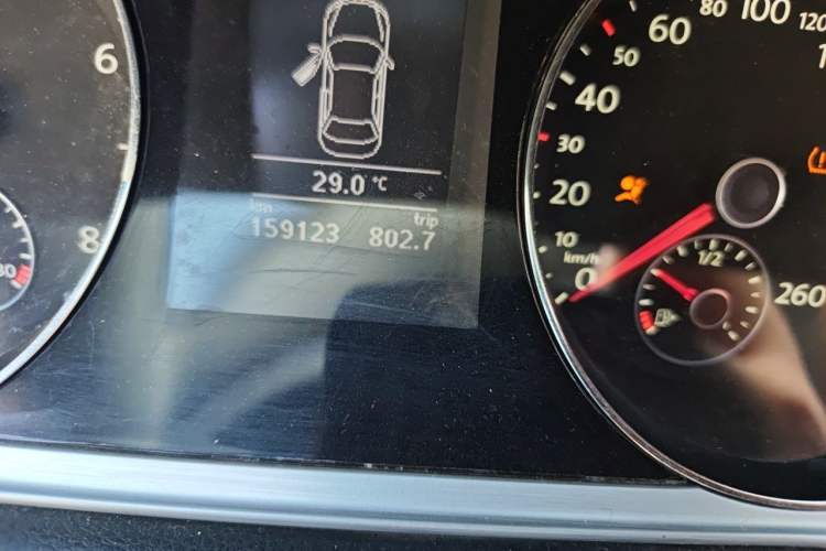 Used Volkswagen Magotan 2012 Revised 1.8TSI Comfort Version Odometer Close Up