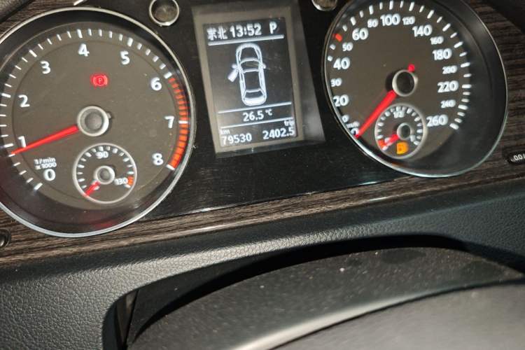 Used Volkswagen Magotan 2012 Facelift 1.8TSI Prestige Model Odometer Close Up