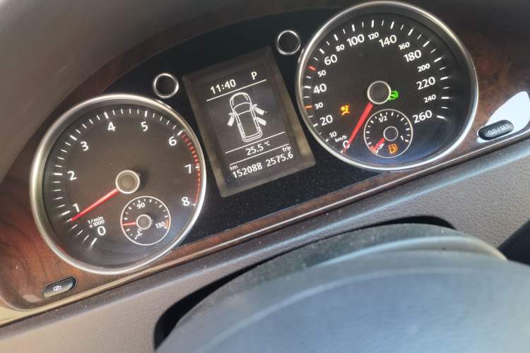 Used Volkswagen Magotan 2012 Travel Edition 2.0 TSI Luxury Version Odometer Close Up