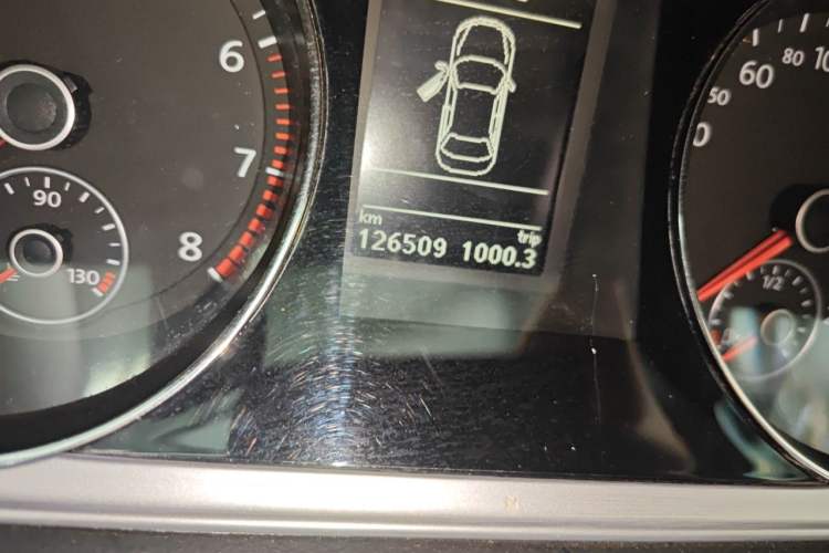 Used Volkswagen Magotan 2012 Revised Version 1.8TSI Leading Edition Odometer Close Up