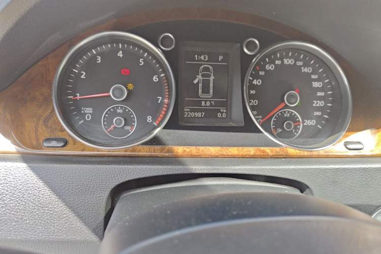 Used Volkswagen Magotan 2012 Travel Edition 2.0 TSI Comfort Version Odometer Close Up