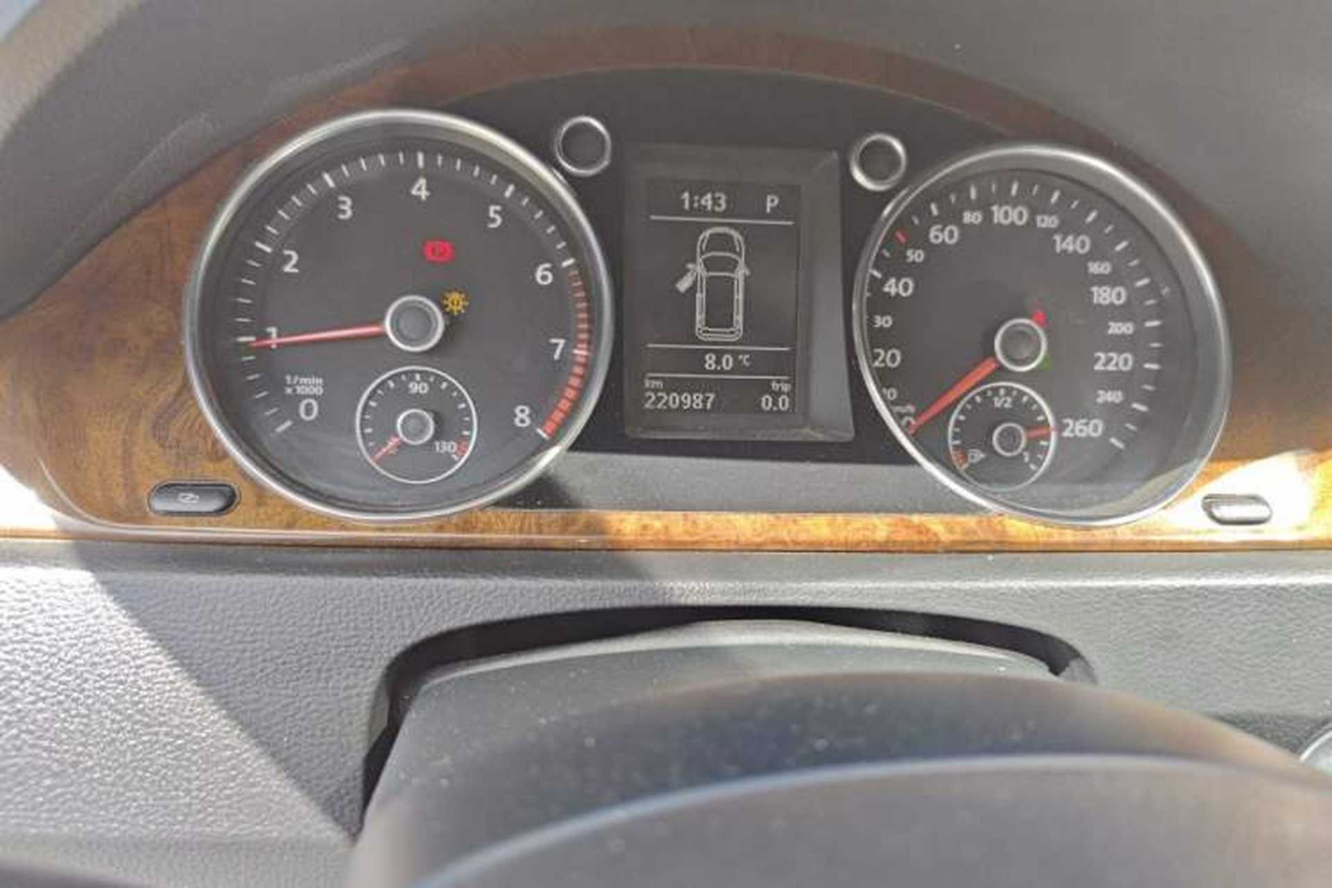 Used Volkswagen Magotan 2012 Travel Edition 2.0 TSI Comfort Version Odometer Close Up