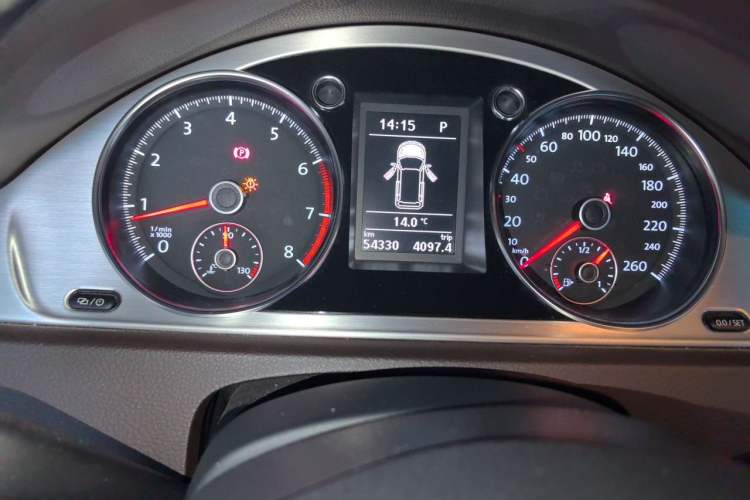 Used Volkswagen Magotan 2012 Travel Edition 2.0 TSI 4x4 Comfort Version Odometer Close Up