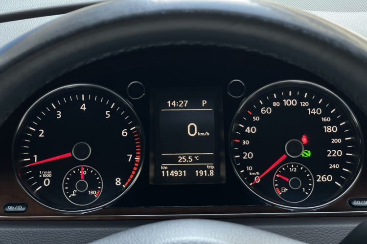 Used Volkswagen Magotan 2012 Travel Edition 2.0 TSI Comfort Version Odometer Close Up