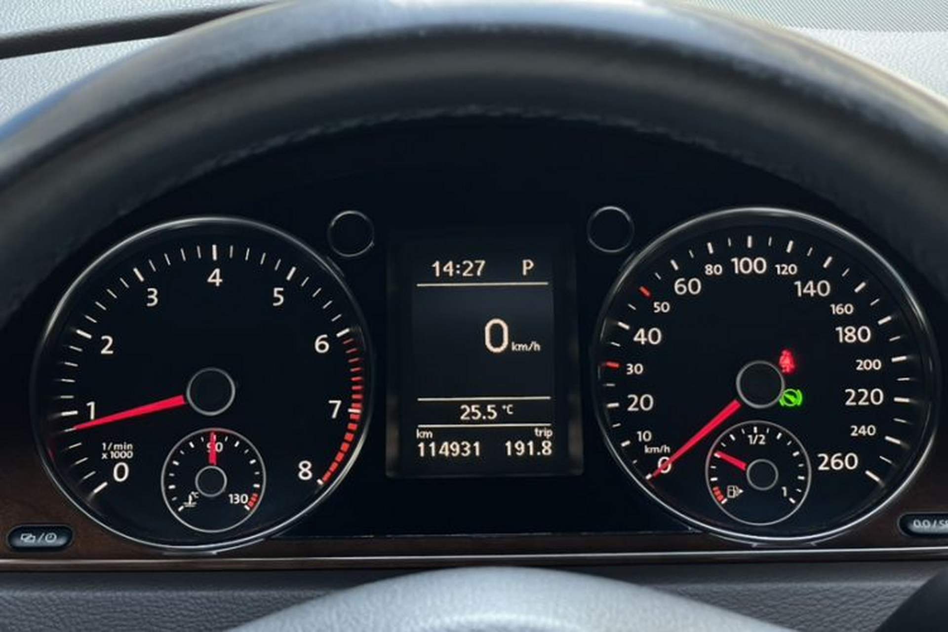 Used Volkswagen Magotan 2012 Travel Edition 2.0 TSI Comfort Version Odometer Close Up