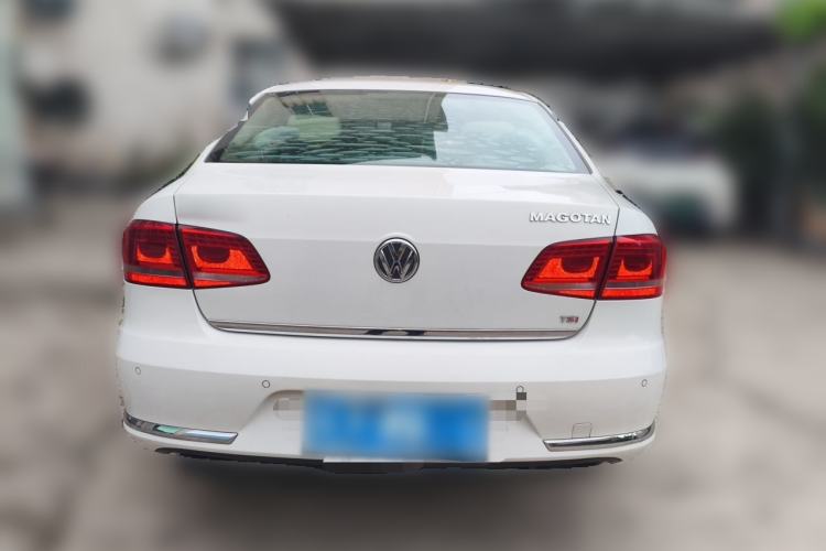 Used Volkswagen Magotan 2012 Revised Version 1.8TSI Leading Edition Rear