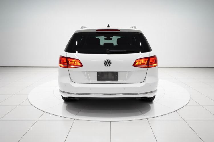 Used Volkswagen Magotan 2012 Travel Edition 2.0 TSI Comfort Version Rear