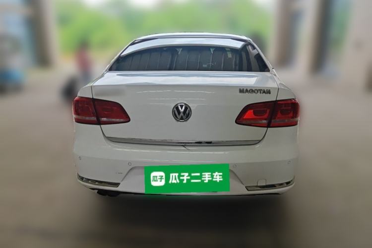Used Volkswagen Magotan 2012 Revised Version 1.8TSI Leading Edition Rear