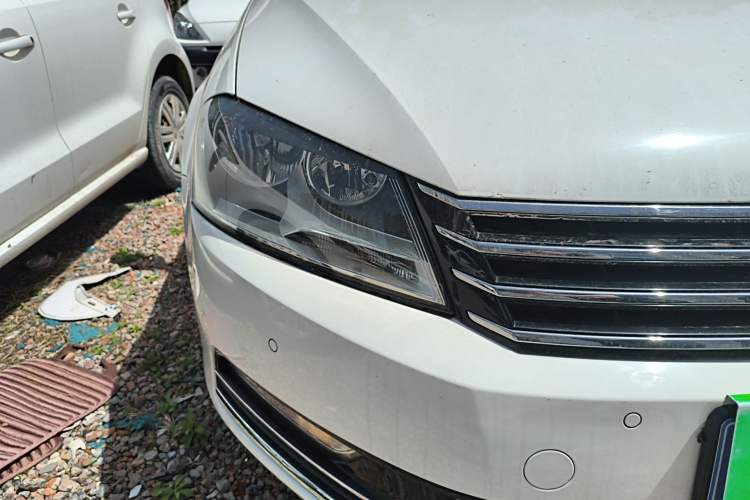 Used Volkswagen Magotan 2012 Travel Edition 2.0 TSI Comfort Version Right Front Headlight