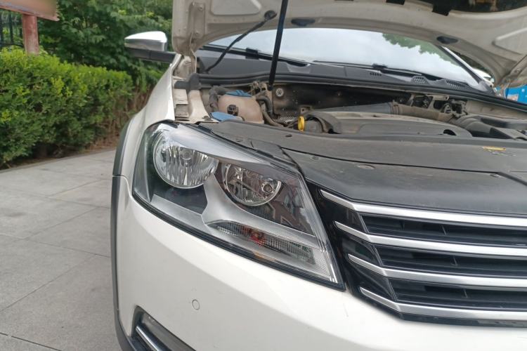 Used Volkswagen Magotan 2012 Travel Edition 2.0 TSI 4x4 Comfort Version Right Front Headlight