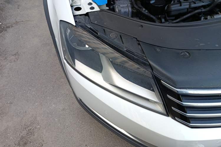 Used Volkswagen Magotan 2012 Travel Edition 2.0 TSI 4x4 Comfort Version Right Front Headlight