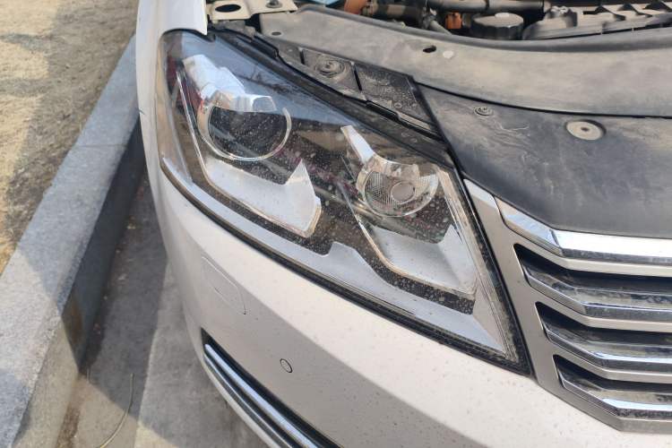 Used Volkswagen Magotan 2012 1.8TSI Luxury Model Right Front Headlight