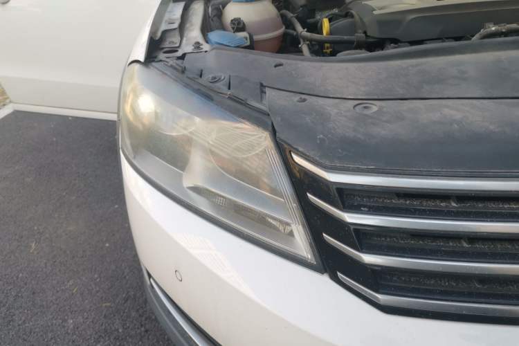 Used Volkswagen Magotan 2012 Travel Edition 2.0 TSI 4x4 Comfort Version Right Front Headlight