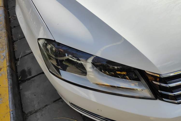 Used Volkswagen Magotan 2012 Travel Edition 2.0 TSI Comfort Version Right Front Headlight