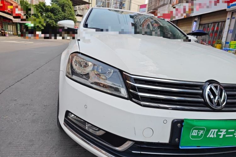 Used Volkswagen Magotan 2012 Travel Edition 2.0 TSI Comfort Version Right Front Headlight