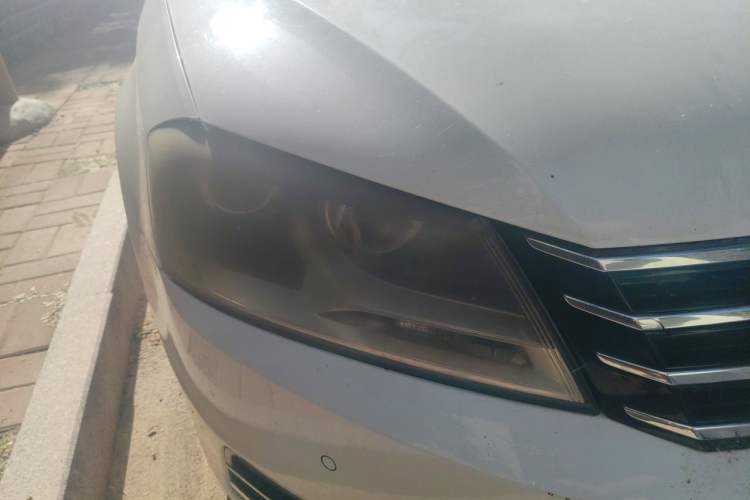 Used Volkswagen Magotan 2012 Travel Edition 2.0 TSI Comfort Version Right Front Headlight