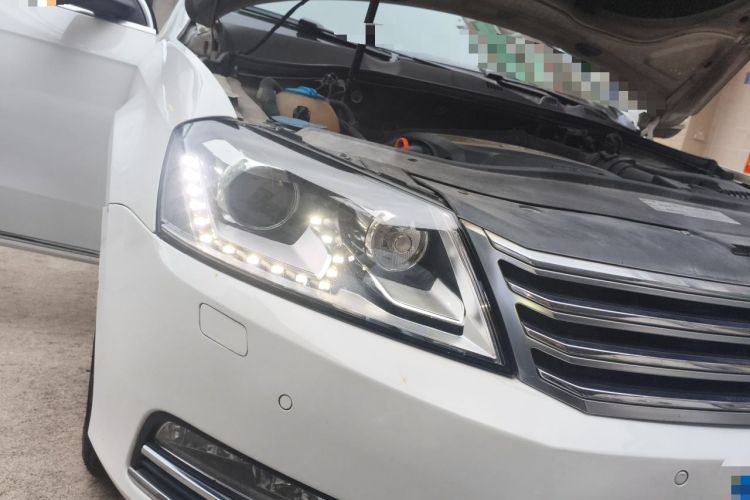 Used Volkswagen Magotan 2012 Revised Version 1.8TSI Leading Edition Right Front Headlight