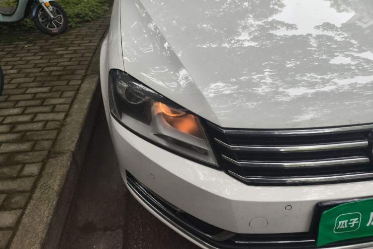 Used Volkswagen Magotan 2012 Travel Edition 2.0 TSI Comfort Version Right Front Headlight