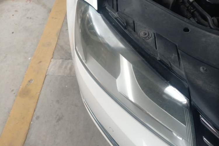 Used Volkswagen Magotan 2012 Travel Edition 2.0 TSI Comfort Version Right Front Headlight