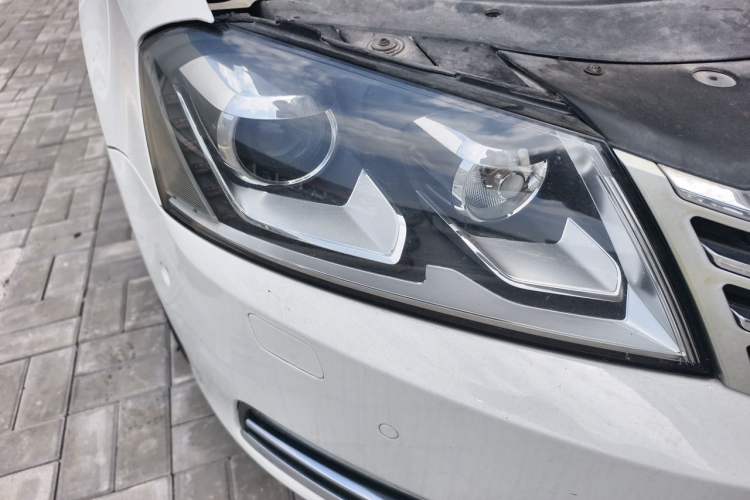 Used Volkswagen Magotan 2012 2.0 TSI Ultimate Edition Right Front Headlight