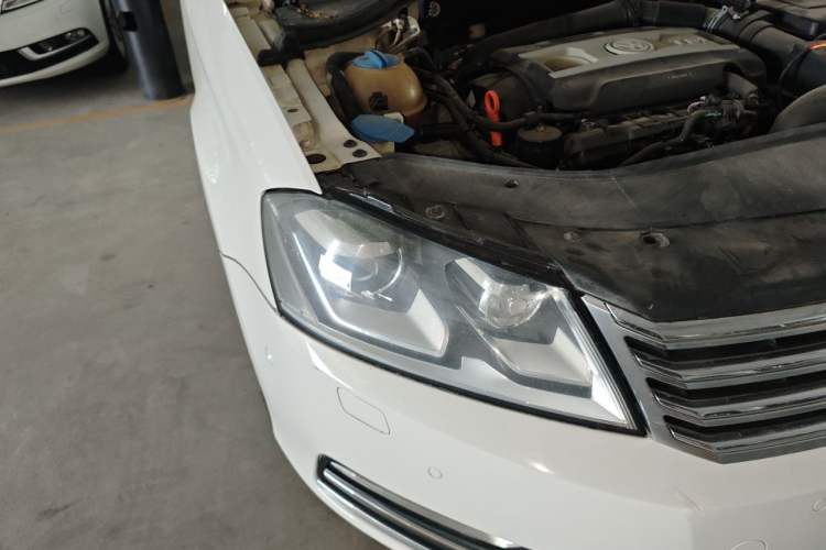 Used Volkswagen Magotan 2012 Facelift 1.8TSI Prestige Model Right Front Headlight