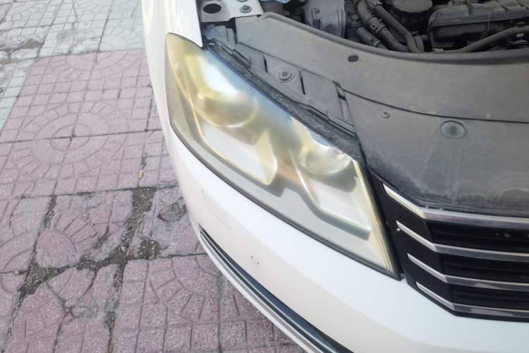 Used Volkswagen Magotan 2012 Travel Edition 2.0 TSI Luxury Version Right Front Headlight