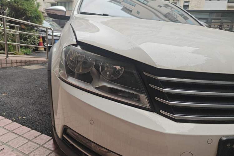 Used Volkswagen Magotan 2012 Travel Edition 2.0 TSI 4x4 Comfort Version Right Front Headlight