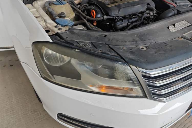 Used Volkswagen Magotan 2012 Revised Version 1.8TSI Leading Edition Right Front Headlight
