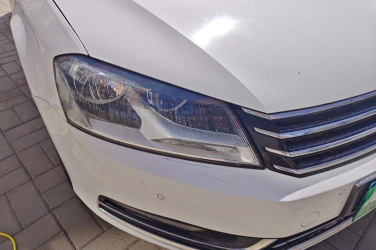 Used Volkswagen Magotan 2012 Travel Edition 2.0 TSI Comfort Version Right Front Headlight
