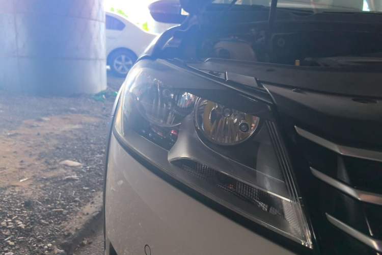 Used Volkswagen Magotan 2012 Travel Edition 2.0 TSI 4x4 Comfort Version Right Front Headlight