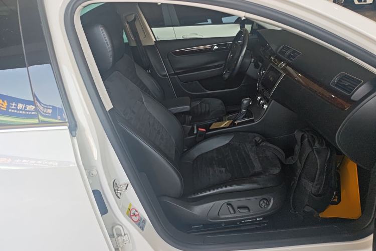 Used Volkswagen Magotan 2012 Travel Edition 2.0 TSI Comfort Version Right Front Seat