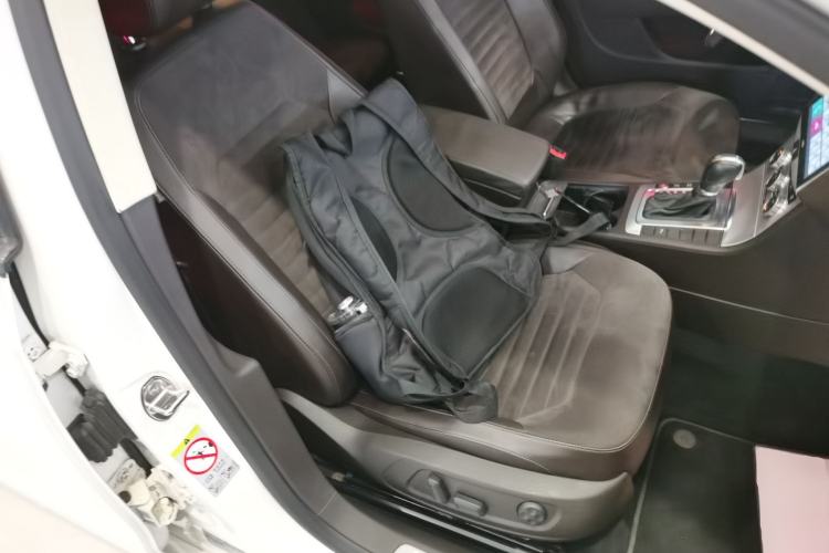 Used Volkswagen Magotan 2012 Travel Edition 2.0 TSI Comfort Version Right Front Seat