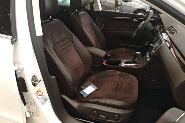 Used Volkswagen Magotan 2012 Travel Edition 2.0 TSI Comfort Version Right Front Seat