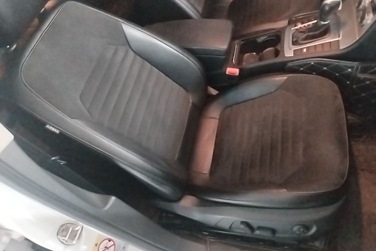 Used Volkswagen Magotan 2012 Travel Edition 2.0 TSI Comfort Version Right Front Seat