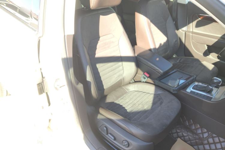Used Volkswagen Magotan 2012 Travel Edition 2.0 TSI Comfort Version Right Front Seat
