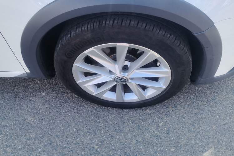 Used Volkswagen Magotan 2012 Travel Edition 2.0 TSI Four-Wheel Drive Luxury Version Right Front Wheel Hub