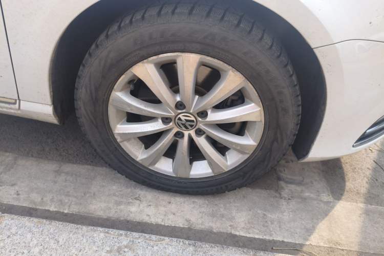 Used Volkswagen Magotan 2012 1.8TSI Luxury Model Right Front Wheel Hub