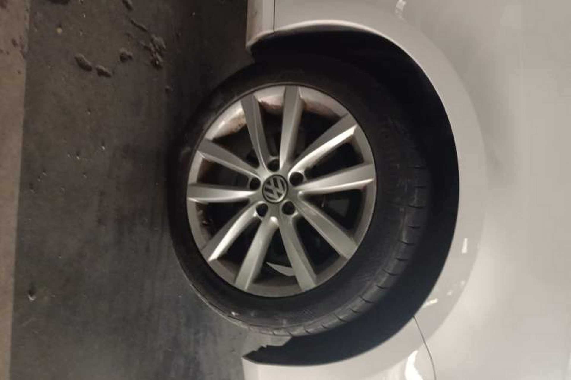 Used Volkswagen Magotan 2012 Travel Edition 2.0 TSI Comfort Version Right Front Wheel Hub