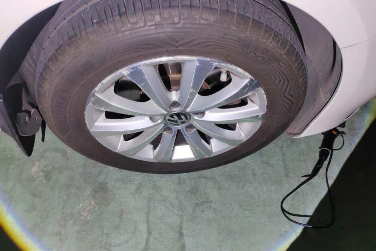 Used Volkswagen Magotan 2012 Revised 1.4 TSI Luxury Version Right Front Wheel Hub