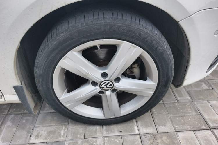 Used Volkswagen Magotan 2012 2.0 TSI Ultimate Edition Right Front Wheel Hub