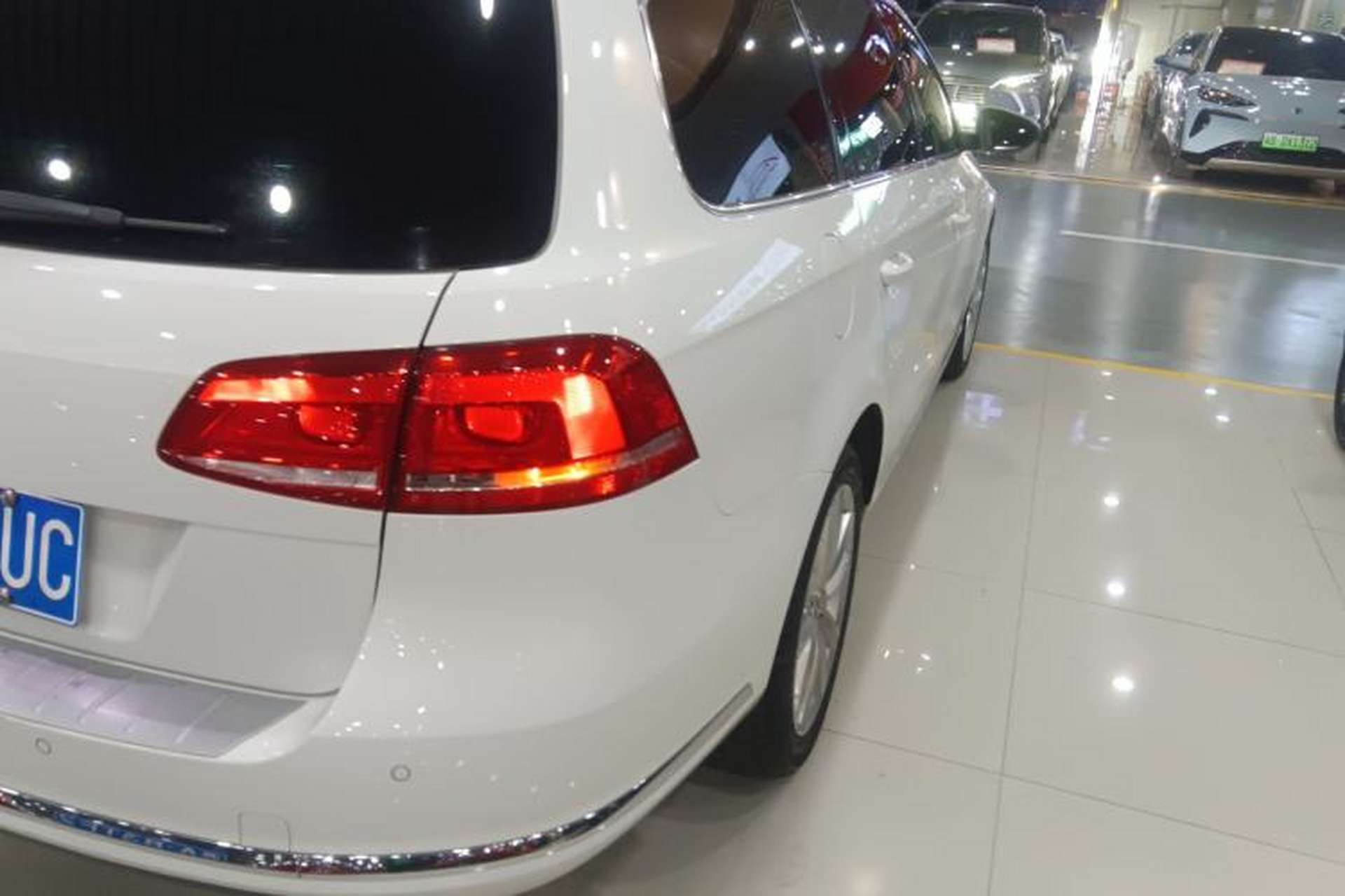 Used Volkswagen Magotan 2012 Travel Edition 2.0 TSI Comfort Version Right Rear Taillight