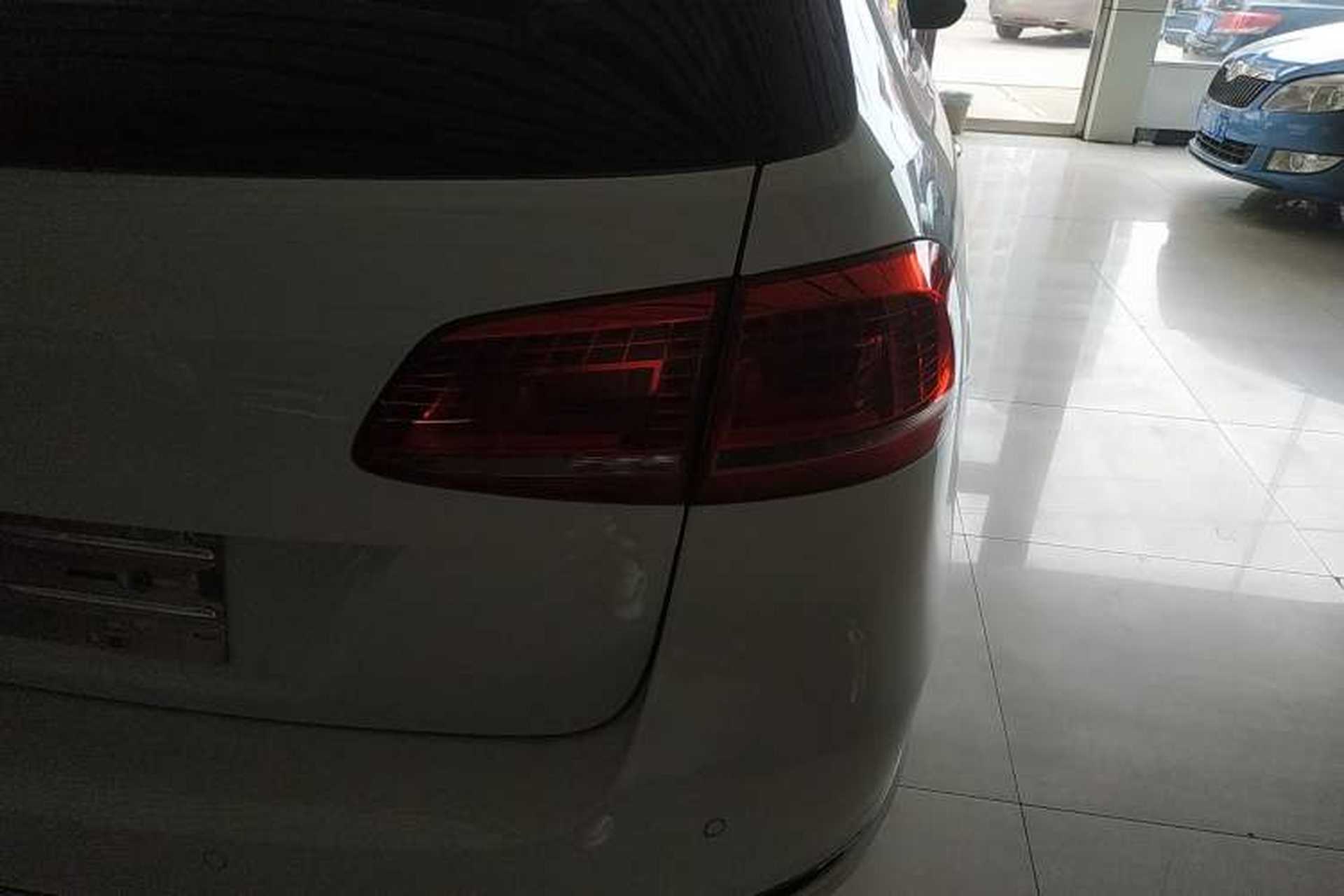 Used Volkswagen Magotan 2012 Travel Edition 2.0 TSI Luxury Version Right Rear Taillight